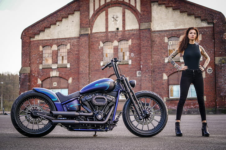 Harley Davidson, Harley-Davidson, motorcykel, Tung cykel, modifierad, anpassad, kvinnor med cyklar, tatuering, höga klackar, piercing, HD tapet