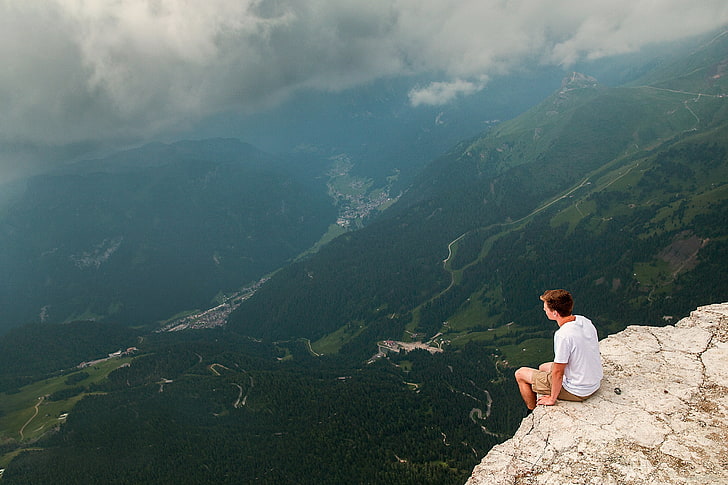 camiseta branca de gola redonda masculina, homens, topo da montanha, paisagem, HD papel de parede
