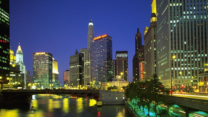 夜間、都市、都市景観、シカゴ、夜の間に都市の建物、 HDデスクトップの壁紙