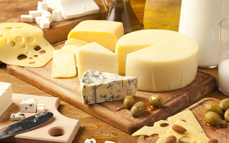 الجبن والزيتون الأخضر والجبن والعفن والزيتون والغذاء، خلفية HD