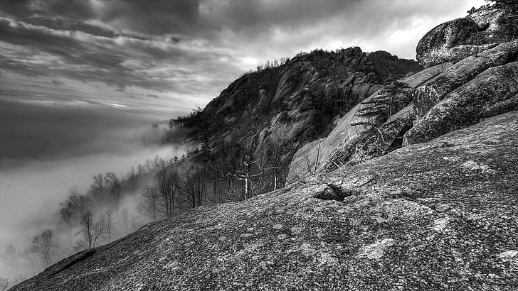 roca, colinas, niebla, monocromo, naturaleza, nubes, paisaje, Fondo de pantalla HD