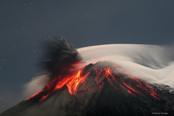 patlayan dağ, doğa, manzara, bulutlar, ağaçlar, volkan, patlama, lav, duman, volkanik patlama, Ekvador, gece, yıldız, uzun pozlama, kaya, HD masaüstü duvar kağıdı