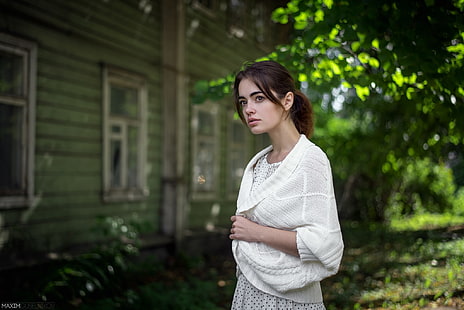 ผู้หญิงในเสื้อสเวตเตอร์สีขาวผู้หญิงภาพบุคคล Maxim Guselnikov Lidia Savoderova สีน้ำตาล, วอลล์เปเปอร์ HD HD wallpaper