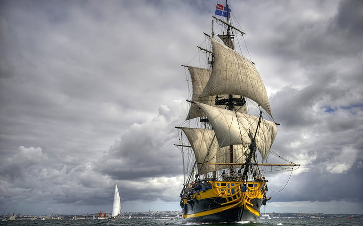 black and brown pirateship, yellow and black ship sailing under cloudy sky, water, sea, ship, sailing ship, yachts, clouds, cityscape, flag, HDR, horizon, HD wallpaper