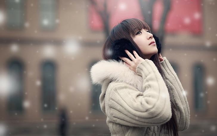 Orang Asia, sarung telinga, salju, berambut cokelat, memalingkan muka, mata cokelat, kepingan salju, Wallpaper HD