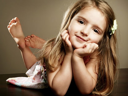 petite fille, enfants, pieds, Fond d'écran HD HD wallpaper