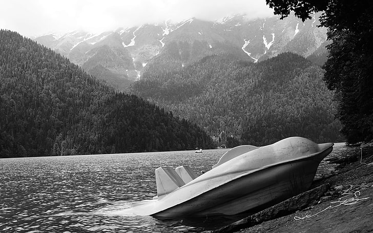 grayscale photo of boat, abkhazia, mountains, lake, ritsa, catamaran, coast, black-and-white, HD wallpaper