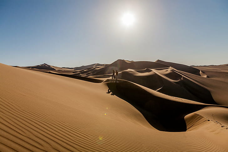 zwei Menschen stehen auf Wüste Feld tagsüber, Peru, Peru, Wüste, Ica, Peru, zwei Menschen, Feld, tagsüber, Huacachina, Ica Peru, Sanddüne, Sand, Natur, trocken, Sahara Wüste, Landschaft, trockenes Klima, Arabien,draußen, HD-Hintergrundbild
