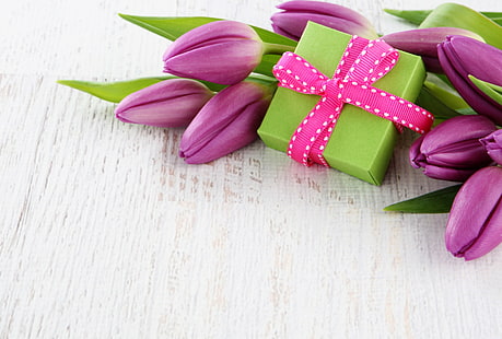 tulipes pourpres, fleurs, boîte, cadeau, bouquet, ruban, tulipes, fraîches, Fond d'écran HD HD wallpaper