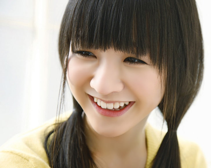 かしゆか よそ見 日本人女性 女性 ブルネット 笑顔 ツインテール 香水 長い髪 Hdデスクトップの壁紙 Wallpaperbetter
