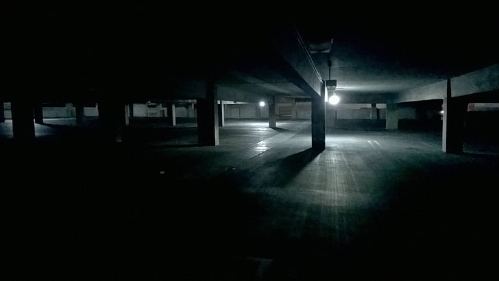 Habitación interior de hormigón de garaje de almacén subterráneo mínimo  moderno con luz de neón fluorescente que brilla intensamente fondos de  ilustración representación 3d  Foto Premium
