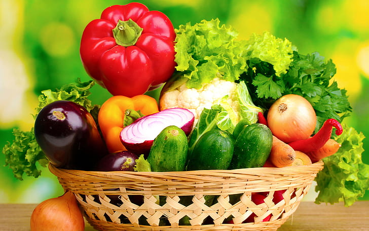 Здравословни, Зеленчуци, Пипер, Лук, Патладжан, Пресни, разнообразни зеленчуци върху кафява кошница от ратан, здрави, зеленчуци, пипер, лук, патладжан, пресни, HD тапет