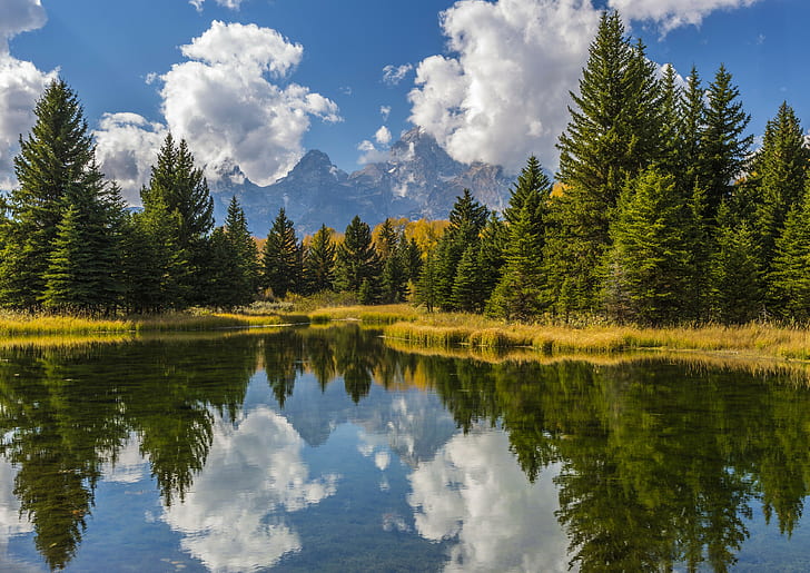 USA, Grand Teton Nationalpark, Grand Teton, grüne Kiefern, Berge, Wälder, Bäume, Wasser, Reflexion, Himmel, Sonne, Wolken, USA, Grand Teton Nationalpark, Grand Teton, HD-Hintergrundbild