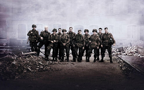 Band of Brothers Cast, soldater framför byggnaderna, Band of Brothers, HD tapet HD wallpaper