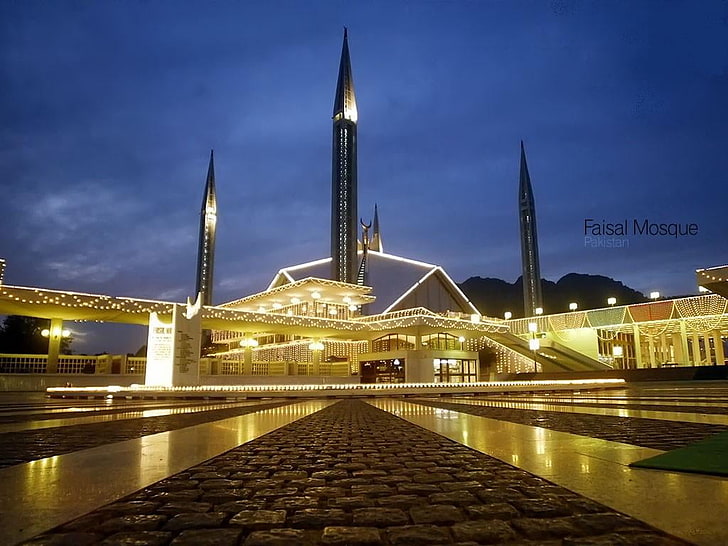 King Faisal Mosque, white and black concrete building during night, Religious, , muslim, HD wallpaper