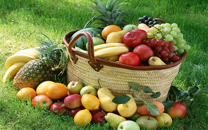 フルーツロット、フルーツ、バスケット、ブドウ、リンゴ、草、バナナ、レモン、 HDデスクトップの壁紙