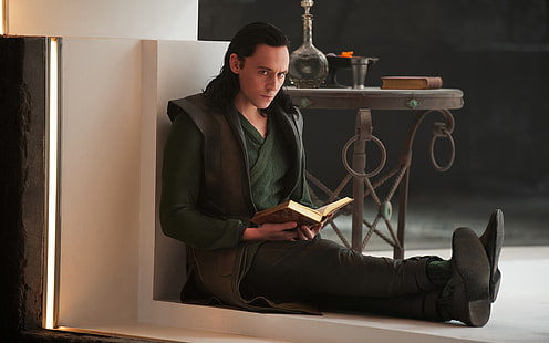 Tom Hiddleston Thor Loki Kitabı HD, tom hiddleston, filmler, thor, kitap, loki, tom, hiddleston, HD masaüstü duvar kağıdı HD wallpaper