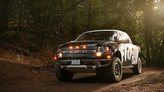 camioncino nero Ford Ranger, foresta, foglie, luci, Ford, Raptor, F-150, Sfondo HD HD wallpaper