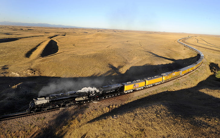 gelber und schwarzer Zug auf Wüste, Zug, Dampflokomotive, Diesellokomotive, Transport, Landschaft, HD-Hintergrundbild