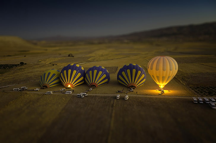 fem luftballonger, miniatyr med fem luftballonger, luftballonger, landskap, tilt shift, bil, fält, natur, grupp människor, kullar, eld, HD tapet