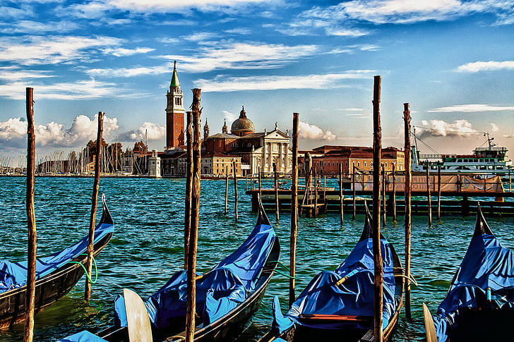 ヴェネツィア、イタリア、海、4つの茶色と黒のカヌーボート、イタリア、ボート、ヴェネツィア、ゴンドラ、運河、海、駐車場、 HDデスクトップの壁紙