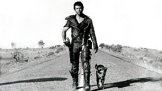 Mad Max BW Mel Gibson HD, hombre de escala de grises con fotografía de pasear perros, películas, bw, mad, max, gibson, mel, Fondo de pantalla HD HD wallpaper