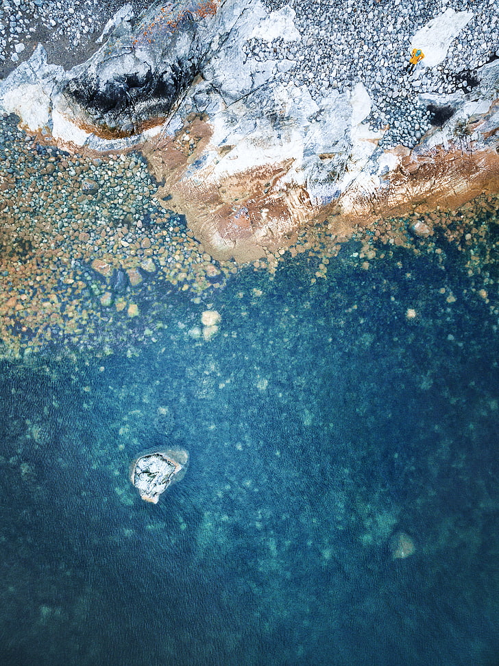 nature, lac, eau, rochers, vue de dessus, vue plongeante, photo de drone, Fond d'écran HD, fond d'écran de téléphone