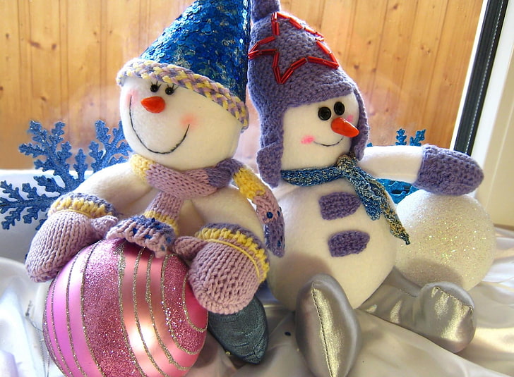 two snowman toys, snowmen, sitting, couple, christmas decorations, balls, holiday, christmas, HD wallpaper