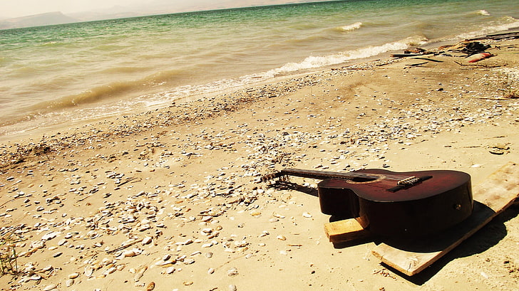 brown steel string acoustic guitar, guitar, sea, beach, music, HD wallpaper