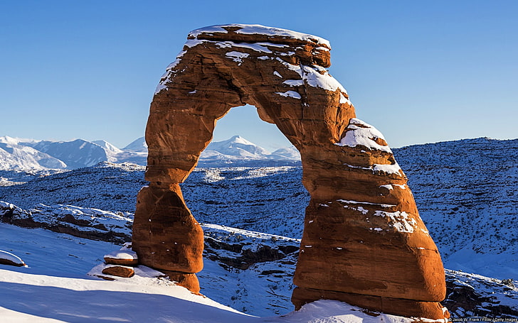 Arches National Park Utah-Windows Theme Wallpaper, brown stone arch, HD wallpaper