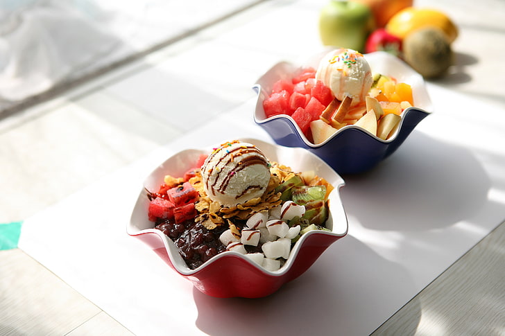 deux bols à dessert, crème glacée, fruits, dessert, sauce, Fond d'écran HD