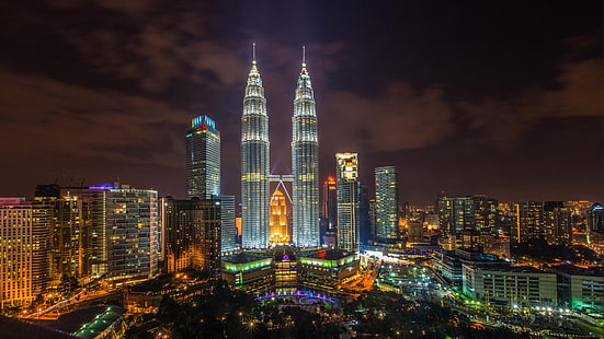 городская строительная структура, башни-близнецы Петронас в ночное время, городской пейзаж, Куала-Лумпур, Малайзия, башни Петронас, HD обои HD wallpaper