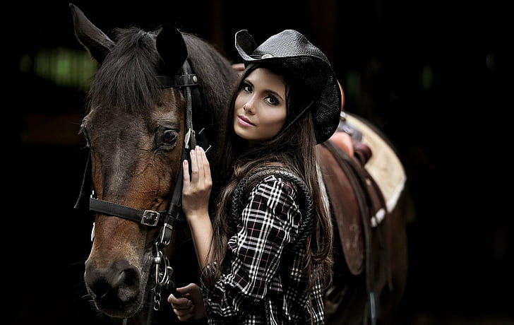 امرأة سمراء، البلد، راعية البقر، الحصان، خلفية HD