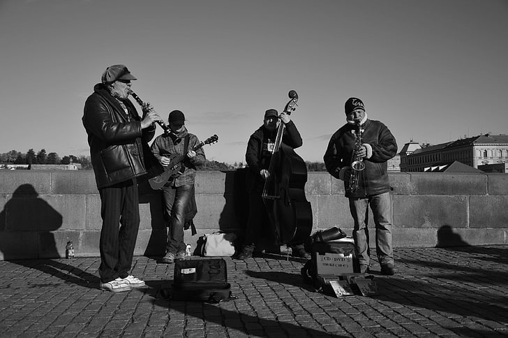 black and white, group, guitarist, monochrome, musical instrument, musicians, people, performance, performers, presentation, street, street artists, streets, string instrument, HD wallpaper