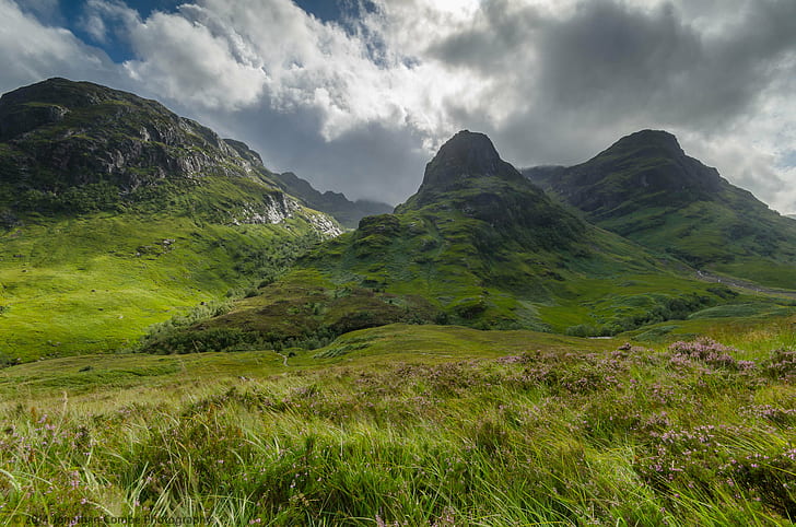 昼間の灰色の空の下で山の近くの草地の風景写真、II、風景写真、草、フィールド、山、昼間、スコットランド、夏、自然、風景、屋外、草原、風景、山のピーク、緑の色、丘、ハイキング、クラウド-空、空、旅行、ヨーロッパ、 HDデスクトップの壁紙