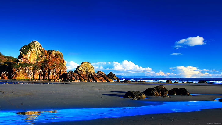 Pinggir laut dengan warna-warna indah, gunung coklat, lanskap, pinggir laut, laut, pasir, roc, Wallpaper HD
