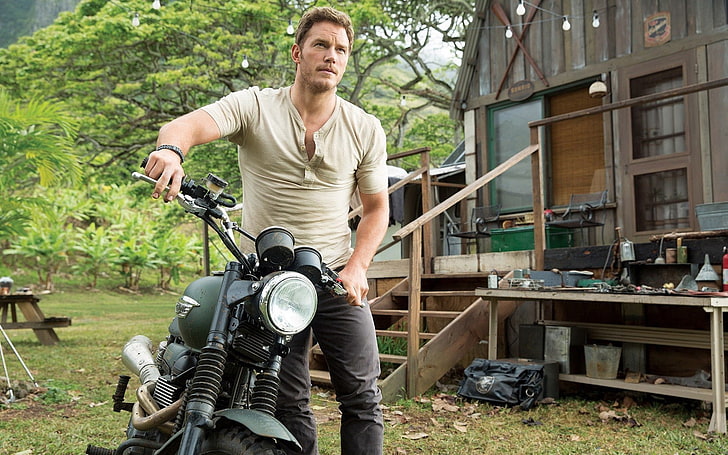 Chris Pratt ผู้ชายนักแสดง Jurassic World ภาพยนตร์มอเตอร์ไซค์ Triumph Scrambler Triumph, วอลล์เปเปอร์ HD