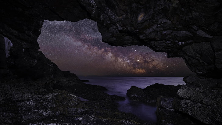 caverna ao lado do papel de parede da água, natureza, noite, estrelas, Via Láctea, mar, rocha, rochas, longa exposição, HD papel de parede