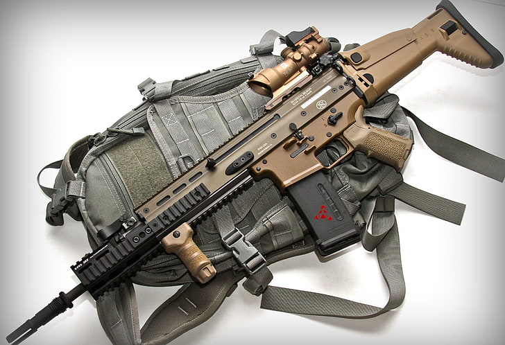 ปืนไรเฟิลสีดำและสีน้ำตาลและกระเป๋าเป้สีน้ำตาลอาวุธเลนส์ fn scar 16s, วอลล์เปเปอร์ HD