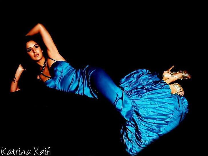 Actress Babes Katrina Kaif Entertainment Bollywood HD Art , cute, bollywood, babes, actress, Cleavage, feet, HD wallpaper