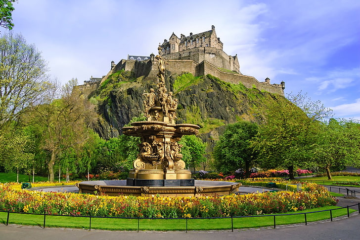 Ganesha statue, paysage urbain, Édimbourg, Écosse, château, collines, ancien bâtiment, ciel, nuages, rocher, fontaine, arbres, fleurs, parc, Royaume-Uni, Fond d'écran HD