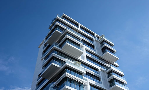 edificio di appartamenti, appartamenti, architettura, balconi, cielo blu, edificio, condominio, condominio, case, immobili, Sfondo HD HD wallpaper