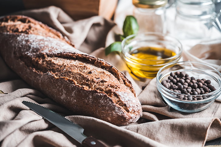 Stillleben, Brot, Lebensmittel, Olivenöl, Basilikum, Messer, Schwarzer Pfeffer (Gewürz), HD-Hintergrundbild