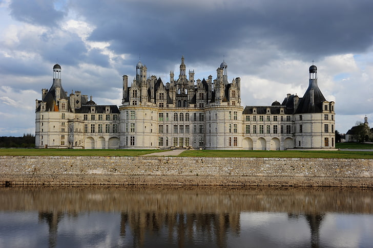white and brown concrete building, nature, landscape, architecture, castle, ancient, tower, trees, Loire, France, water, reflection, grass, clouds, house, HD wallpaper