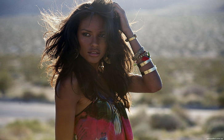 Emanuela de Paula, hands on head, brunette, dark skin, windy, black, Brazilian, model, bangles, ebony, HD wallpaper