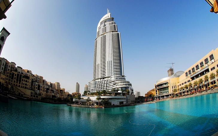 Небостъргач Дубай, многоетажна сграда черно бяло, вода, небе, Дубай, небостъргач Дубай, HD тапет