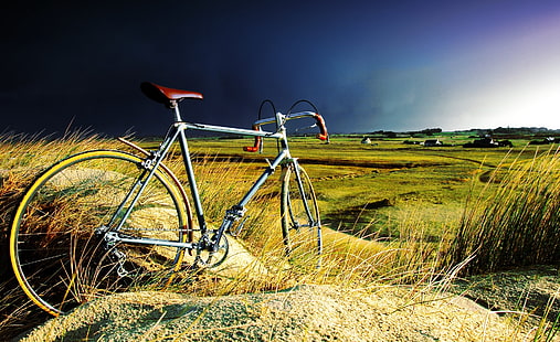 Bicicleta vintage en la tormenta, bicicleta de carretera gris, deportes, ciclismo, vintage, bicicleta, bicicleta, singlespeed, paisaje, viejo, Fondo de pantalla HD HD wallpaper