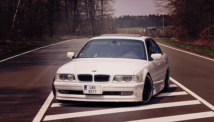 white BMW sedan, road, lights, White, BMW, Boomer, before, E38, bimmer, 740i, HD wallpaper
