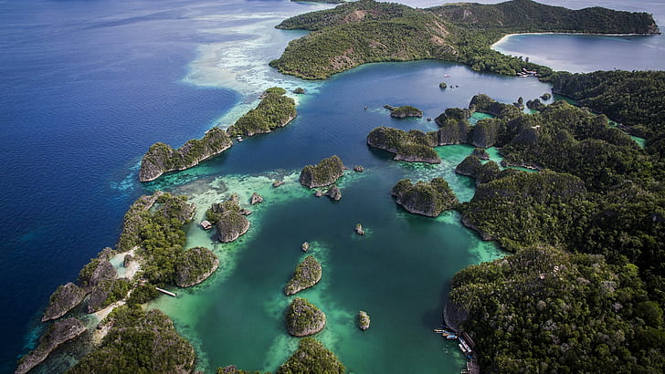 طبيعة ، منظر طبيعي ، منظر بعيد ، جزيرة ، بحر ، ماء ، منظر جوي ، قارب ، أشجار ، غابة ، بابوا غينيا الجديدة ، إندونيسيا ، جزر فام، خلفية HD