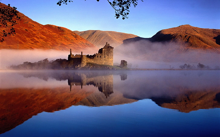 Gebäude auf Gewässer, Natur, Landschaft, Architektur, Burg, Berge, Wasser, Rock, Schottland, UK, See, Ruine, Nebel, Bäume, Reflexion, HD-Hintergrundbild
